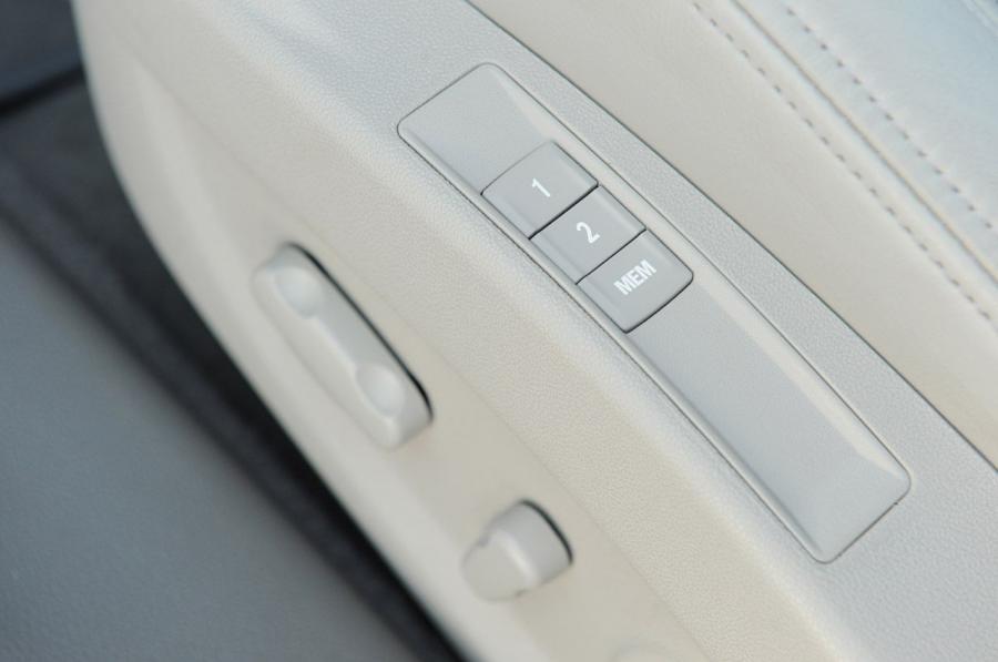Детали интерьера Buick LaCrosse 2010 года  (NA) (фото 76 из 121)